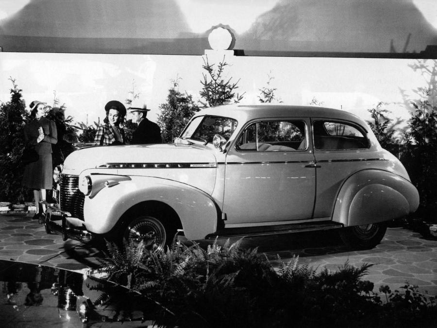  Chevrolet Special DeLuxe Town Sedan 1940 года  (фото 2 из 10)